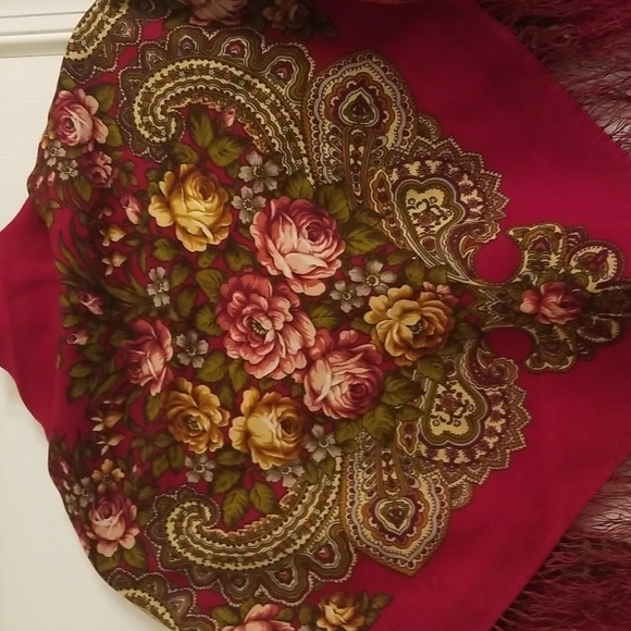 Gorgeous scarf/wrap - Picture 6 of 11